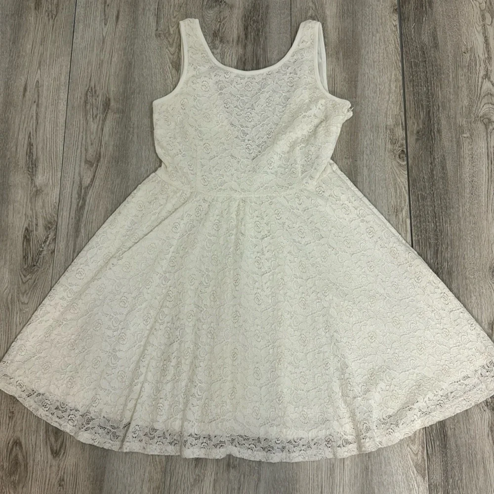 Monteau large lace dress